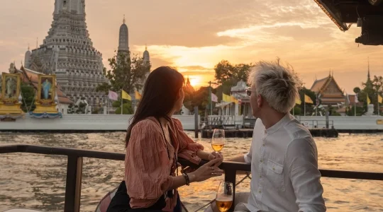 【サンセットカクテルクルーズ】5つ星ホテル ペニンシュラ バンコク運行｜少人数限定！夕景を眺めながらカナッペ＆カクテル飲み放題